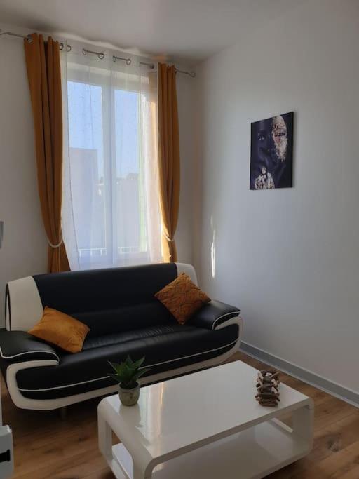 Appartement Duplexe De 1 A 4 Chambres Privees Dans Maison Le Teil Esterno foto